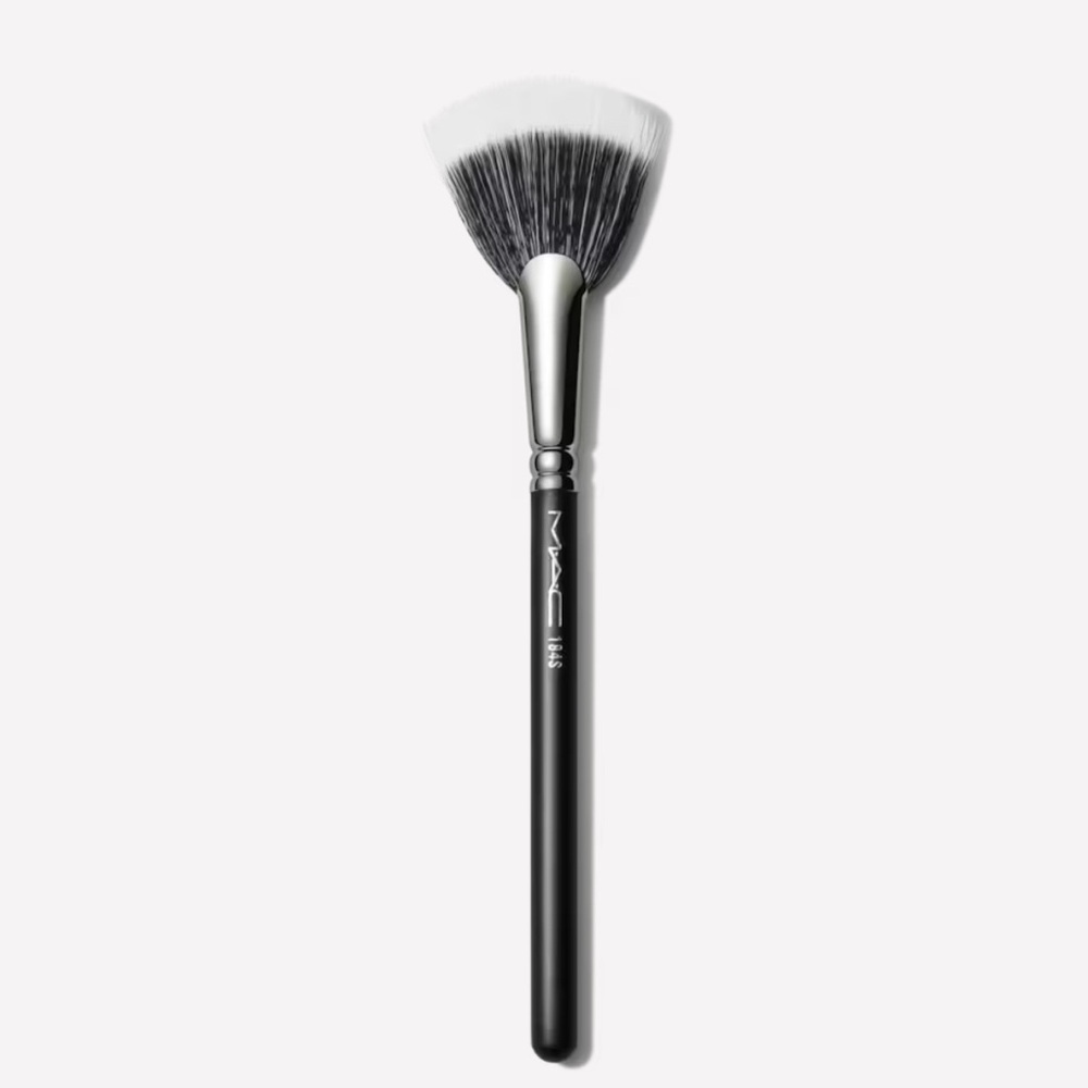MAC Fan Makeup Brush
